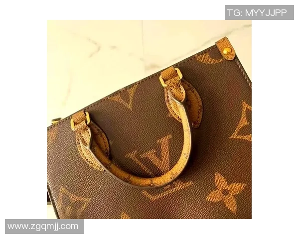 足球明星专属lv盥洗包时尚潮流新选择尽显运动魅力与奢华风范